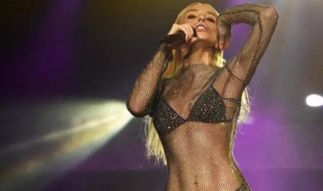 Gülşen&#039;in Yeni Şarkısı &#039;&#039;Lolipop&#039;&#039;un İfşa Olan Kapak Fotoğrafı Olay Yarattı