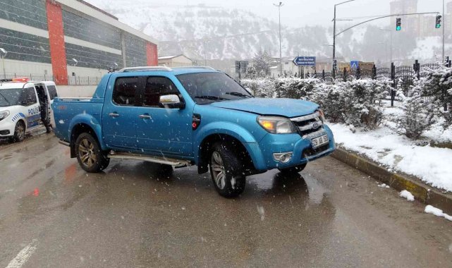Gümüşhane&#039;de üniversite öğrencisine yaya geçidinde kamyonet çarptı