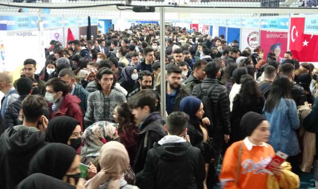 Güneydoğu Kariyer Fuarı&#039;na binlerce öğrenci akın etti