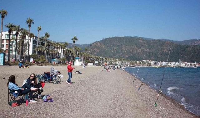 Güzel havayı gören Marmarisliler, plajları ve piknik alanlarını doldurdu