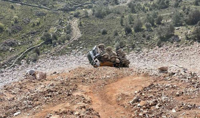 Hafriyat kamyonu uçuruma yuvarlandı