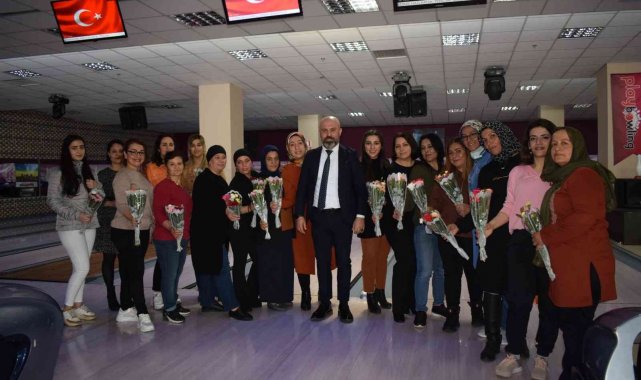 Hak-İş&#039;li kadınlar bowling turnuvasında bir araya geldi