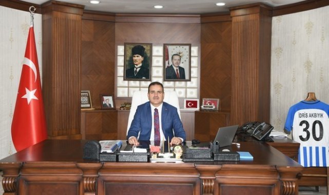 Hakkari Valisi Akbıyık'tan '8 Mart Dünya Kadınlar Günü' mesajı