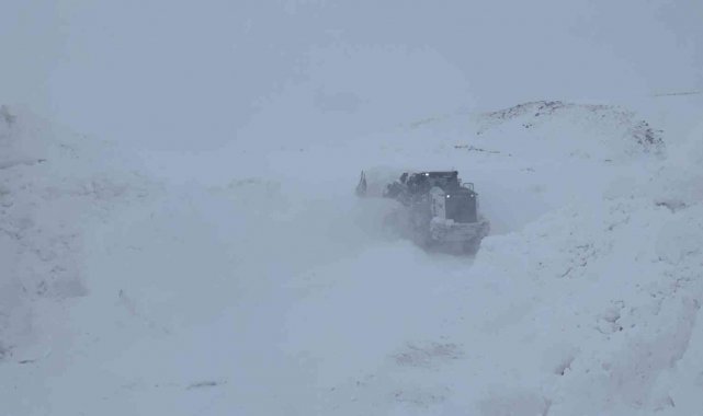 Hakkari'de 160 köy ve mezra yolu ulaşıma kapandı