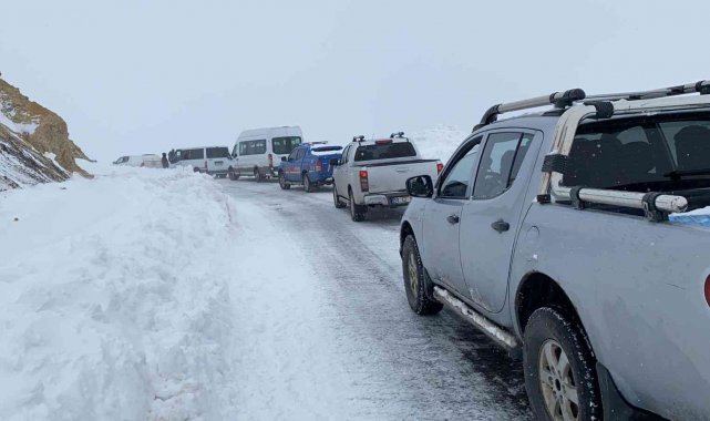 Hakkari'de 196 yerleşim yerinin yolu ulaşıma kapandı