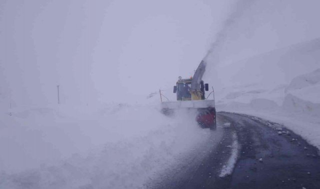Hakkari'de 51 köy yolu ulaşıma kapandı