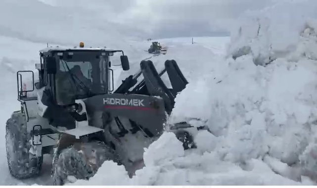 Hakkari&#039;de 78 yerleşim yerinin yolu ulaşıma kapandı