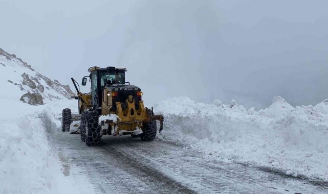 Hakkari'de 89 yerleşim yerinin yolu ulaşıma kapandı