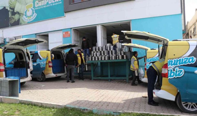 Haliliye'de 712 hanenin sofrasına sıcak yemek ulaştırılıyor
