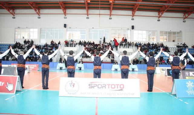 Halk oyunlarında şampiyonlar belli oldu