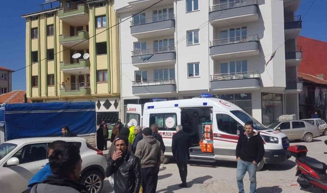 Hasmını ilçenin göbeğinde vurdu