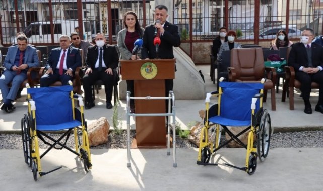 Hatay&#039;da ihtiyaç sahiplerine tekerlekli sandalye dağıtıldı