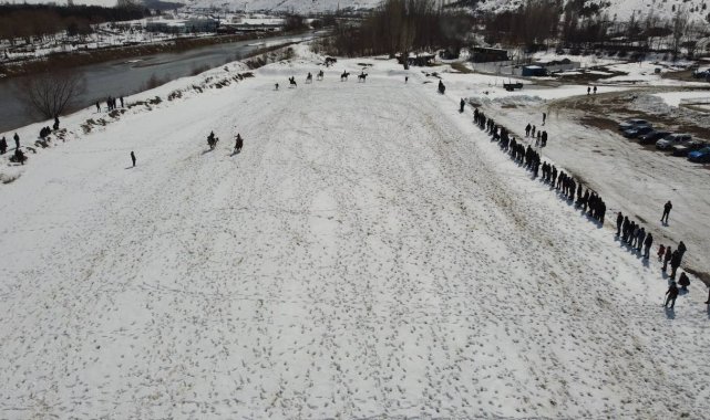 Havadan görüntülenen karda cirit nefes kesti