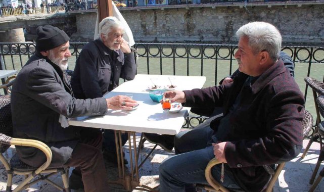 Havaların ısınmasıyla birlikte Bayburtlular kendini dışarı attı