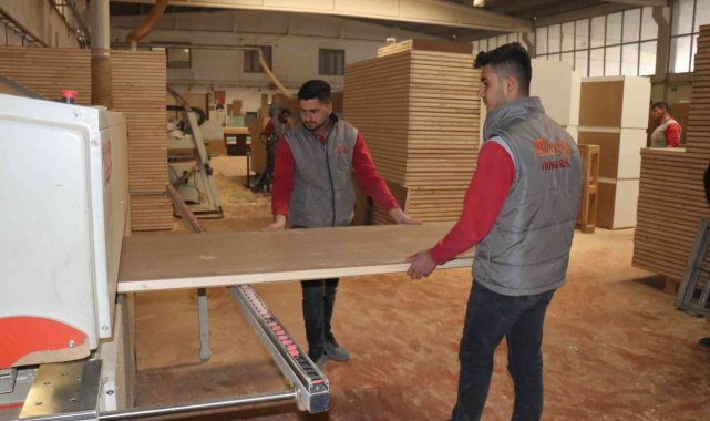 Hem eğitim alıyor hem de para kazanıyorlar