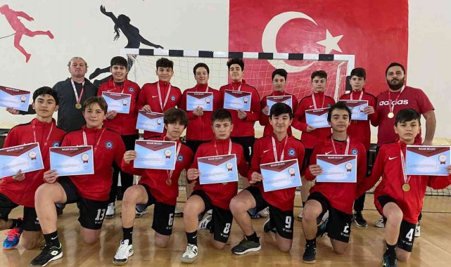 Hentbol yıldız erkeklerde Türdü, finallere kaldı