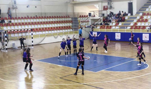 Hentbolda yarı finalistler belli oldu