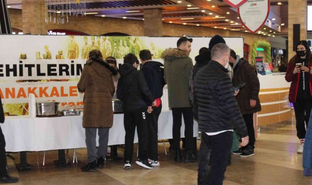 HighWay&#039;de ziyaretçilere kuru ekmek üzüm hoşafı dağıtıldı