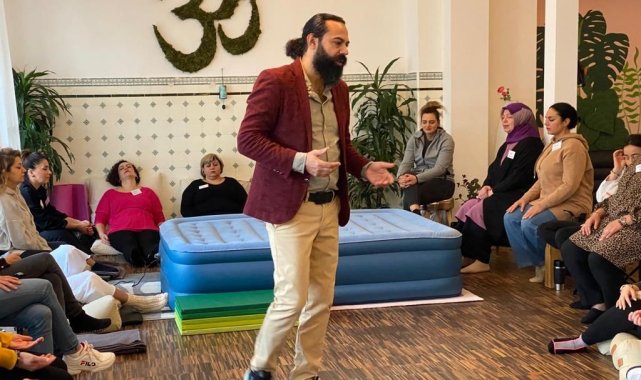 Hipnoterapi eğitmeni Demir, Türkiye'nin adını Avrupa'ya duyurdu