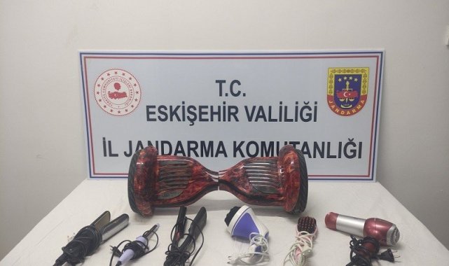 Hırsızlık şüphelisi 7 kişi çaldıkları malzemelerle birlikte yakalandı