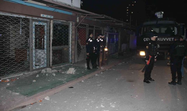 Husumetli iki grup birbirine girdi, mahalle karıştı