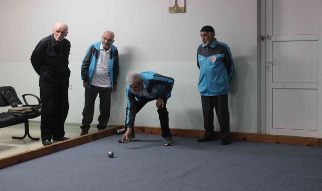 Huzurevi sakinleri bocce ile eğlendi