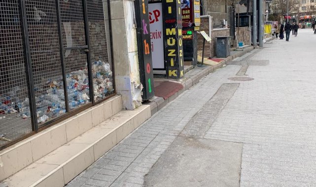 İçi çöp dolu boş dükkân Adalar'ın güzelliğine gölge düşürüyor