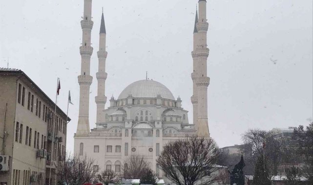 Iğdır'daki bazı okullarda eğitime kar engeli