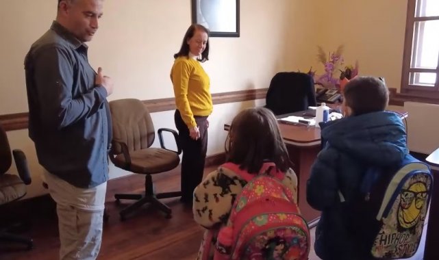 İki meraklı minikten valiliğe çat kapı ziyaret