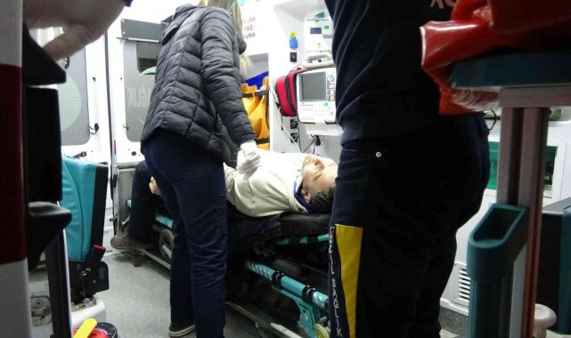 İki otomobil çarpıştı: 2 yaralı