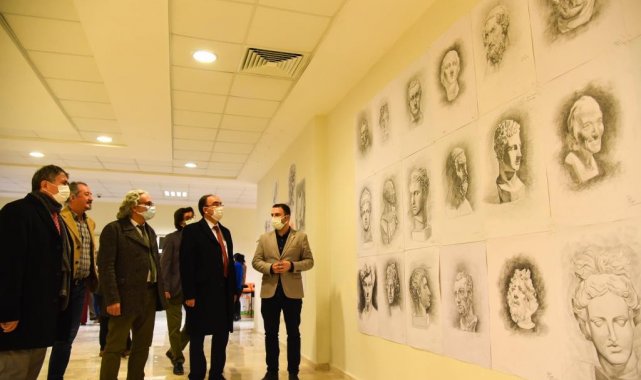 İki yıl boyunca ortaya çıkardıkları çalışmaları sergilediler