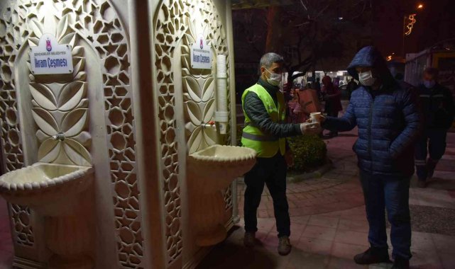 İkram çeşmelerinden yeniden sıcak çorba akıyor