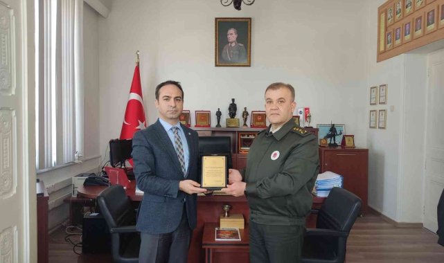 İl Sağlık Müdürü Açıkgöz'den, pandemi ile mücadelenin gizli kahramanlarına teşekkür ziyareti