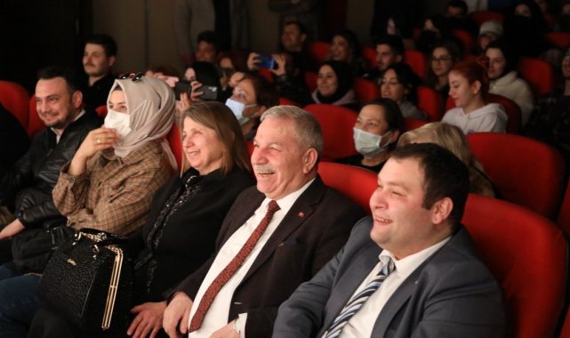 İlkadım&#039;dan &#039;Dünya Tiyatrolar Günü&#039;nde çifte gösteri