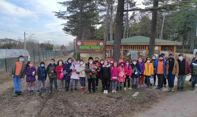 İlkokul öğrencileri ağaç ve toprağı tanıdı