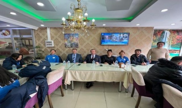 İş adamı Kaya, kadın sporcuları yemekte ağırladı