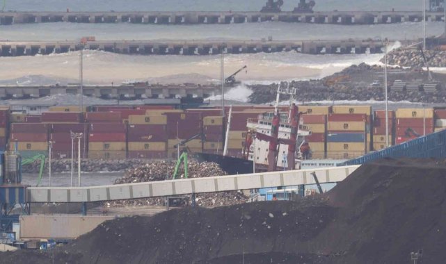 İskenderun Körfezi'nde yük gemisi karaya oturdu