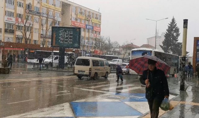Isparta'ya kar yağışı başladı