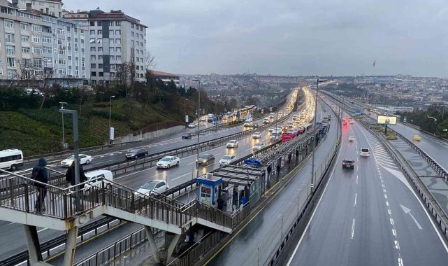 İstanbul güne yağmurla uyandı