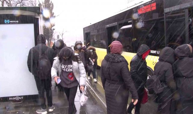 İstanbul&#039;da beklenen kar yağışı Üsküdar&#039;da etkisini gösterdi