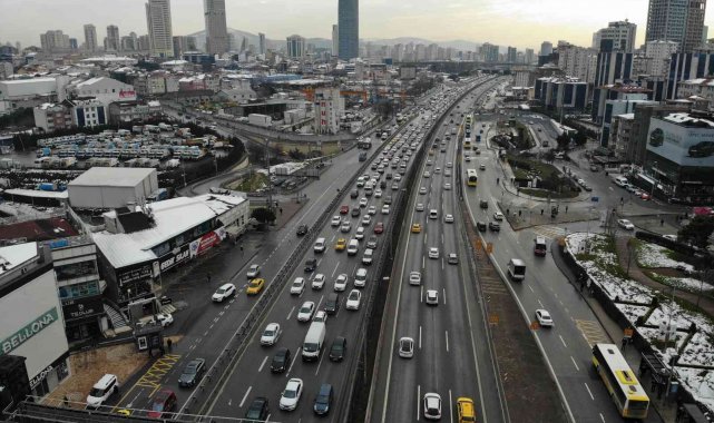 İstanbul'da kar geride kaldı, trafik yüzde 60'ı buldu