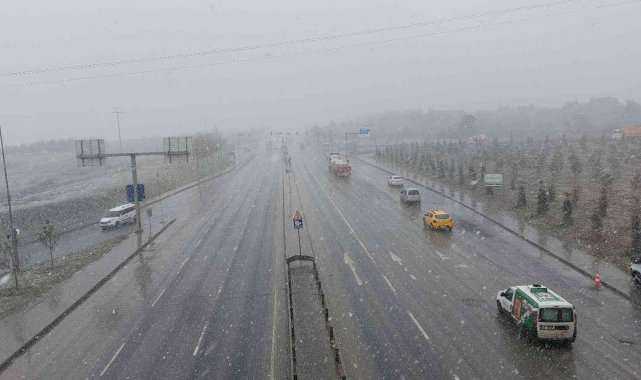 İstanbul'un yüksek kesimlerinde kar yağışı