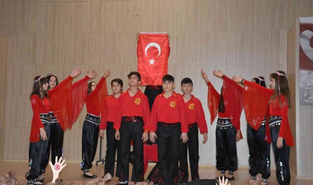 İstiklal Marşını en güzel okuyanlar ödüllendirildi