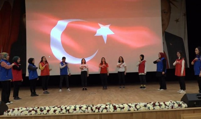 İstiklâl Marşını işaret dili ile okudular