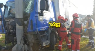 İtfaiye Ekipleri Araçtan Zor Çıkardı