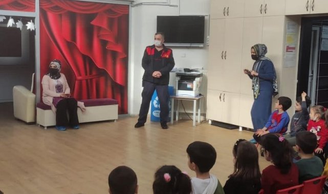 İtfaiyeciler, minik öğrencilere yangın eğitimi verdi