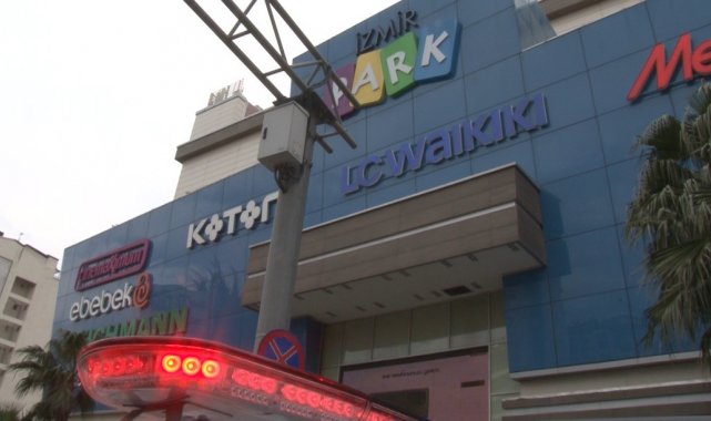 İzmir Park AVM&#039;de korkutan yangın