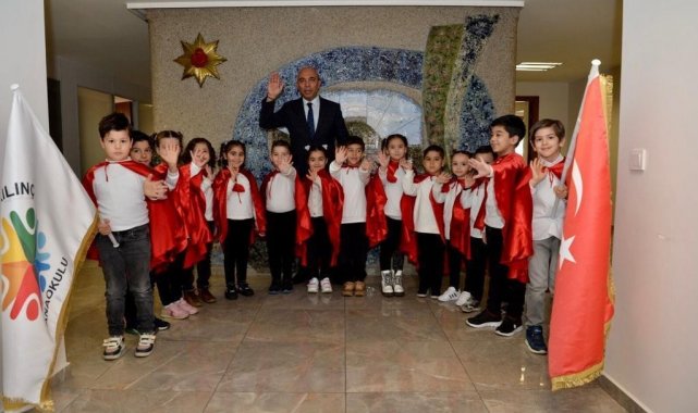 İzmirli minikler İstiklal Marşı'nın 10 kıtasını ezbere okudu