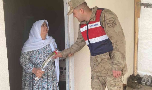 Jandarma ekipleri 8 Mart Dünya Kadınlar Günü&#039;nü kutladı