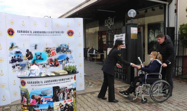 Jandarma ekipleri kadınlara KADES'i anlattı